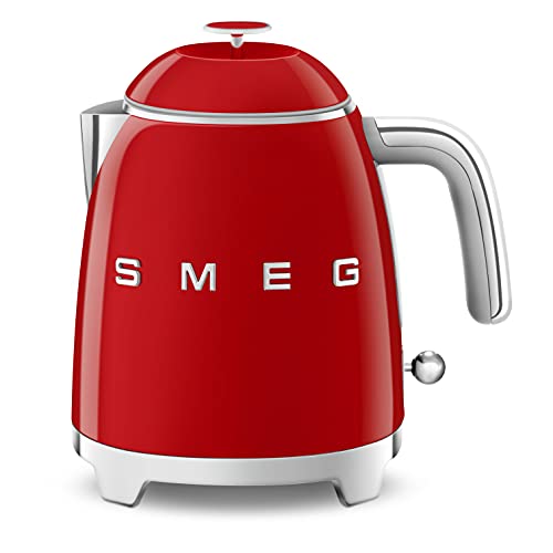 Smeg KLF05RDUK Mini bouilloire de 0,8 l, style rétro années 50, base antidérapante, arrêt automatique, 1400 W, rouge