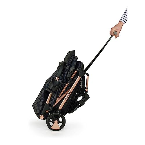 Cosatto Woosh Poussette 3 – Poussette légère de la naissance à 25 kg – Pliage facile à une main, compacte, poignée télescopique, panier de courses extra large, porte gobelet, barre de pare chocs et :Bébé et Puériculture